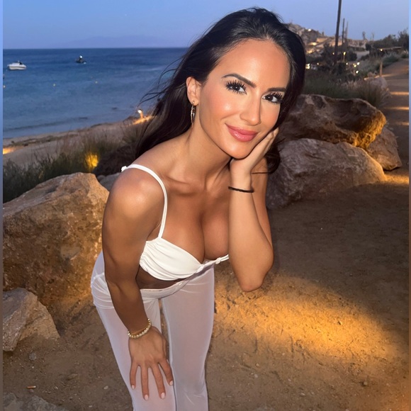 Meet your Posher, Vittoria - Picture 1 of 3